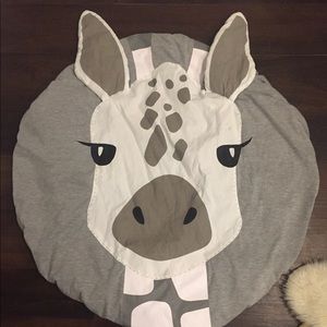Giraffe around Tummy Time Blanket